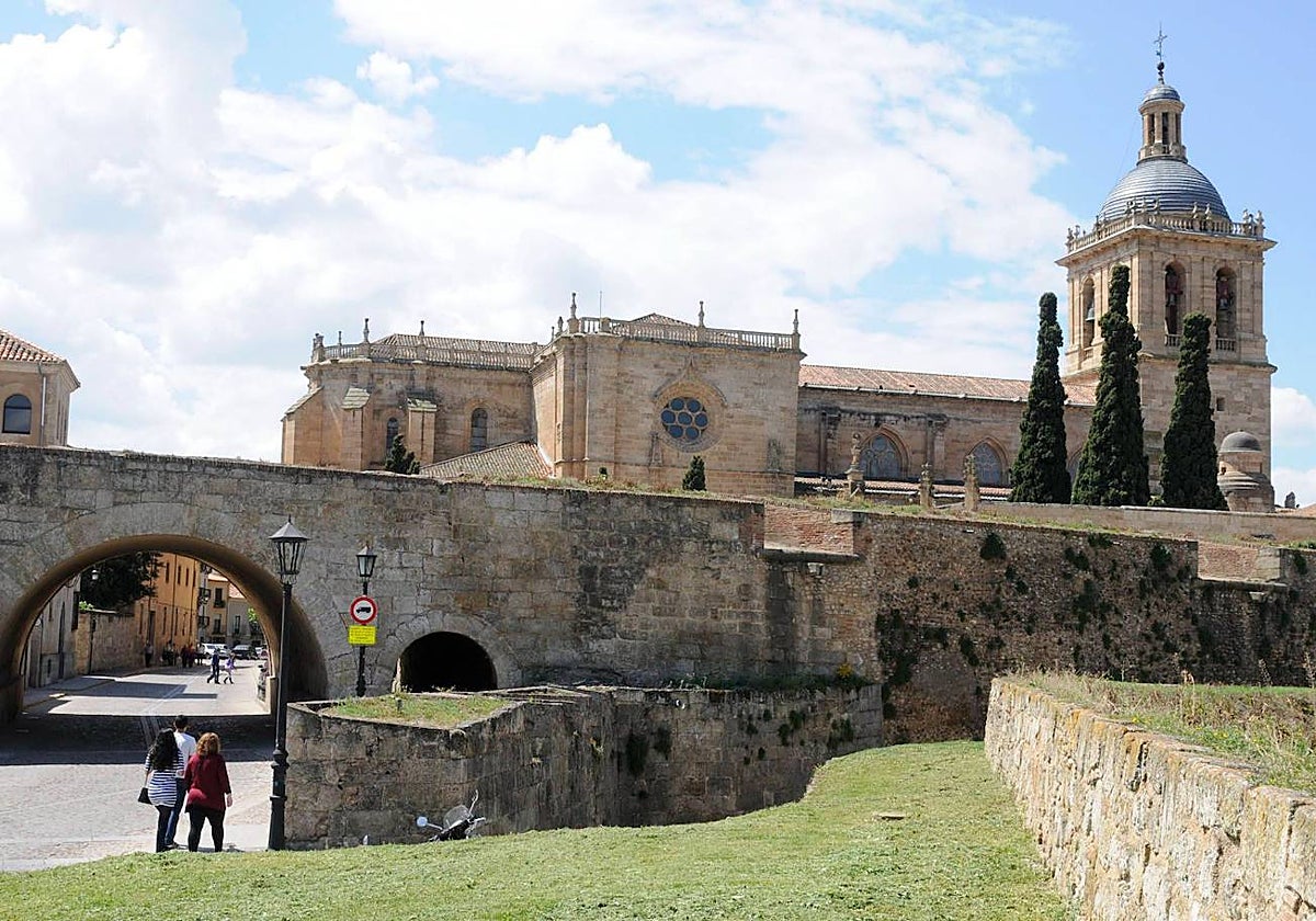 la-muralla-de-ciudad-rodrigo-aspira-a-ser-patrimonio-de-la-humanidad